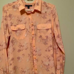 American Eagle shirt. Beautiful floral print. Size medium